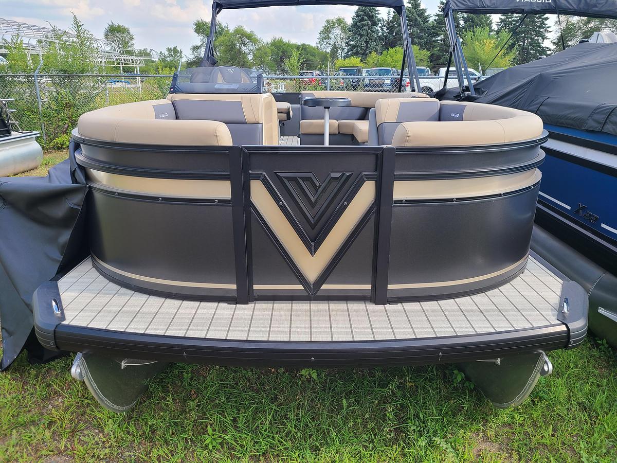 2026 Viaggio Lago V22R With A Suzuki 115HP Motor