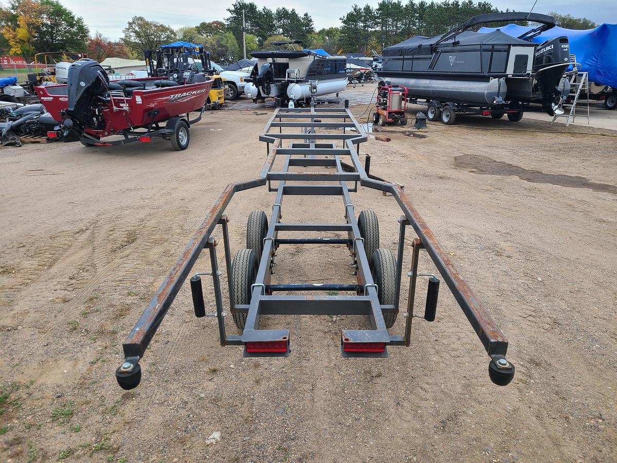 Used 2018 Trophy T20-43 Tandem Axle Scissor Trailer