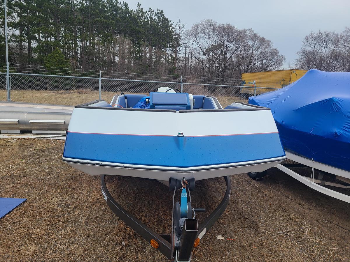 Used 1980 Sylvan 17' Deckboat