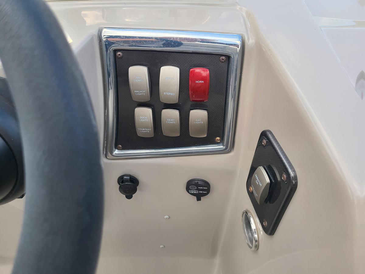 Used 2015 Premier 221 Gemini With A 115HP Evinrude ETEC Motor