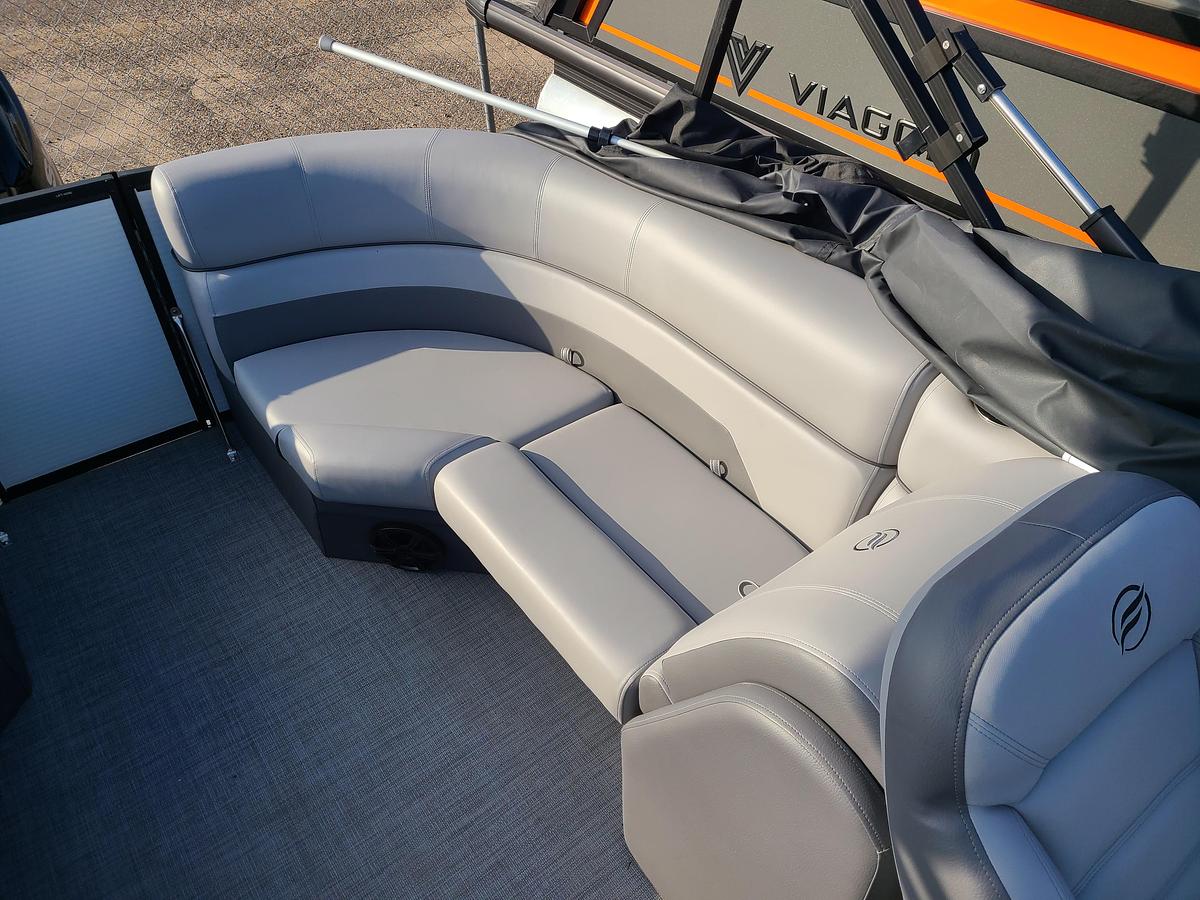 2026 Flagship Endurance E22CU Sportoon W/ Suzuki 200HP Motor **Demo Pontoon**