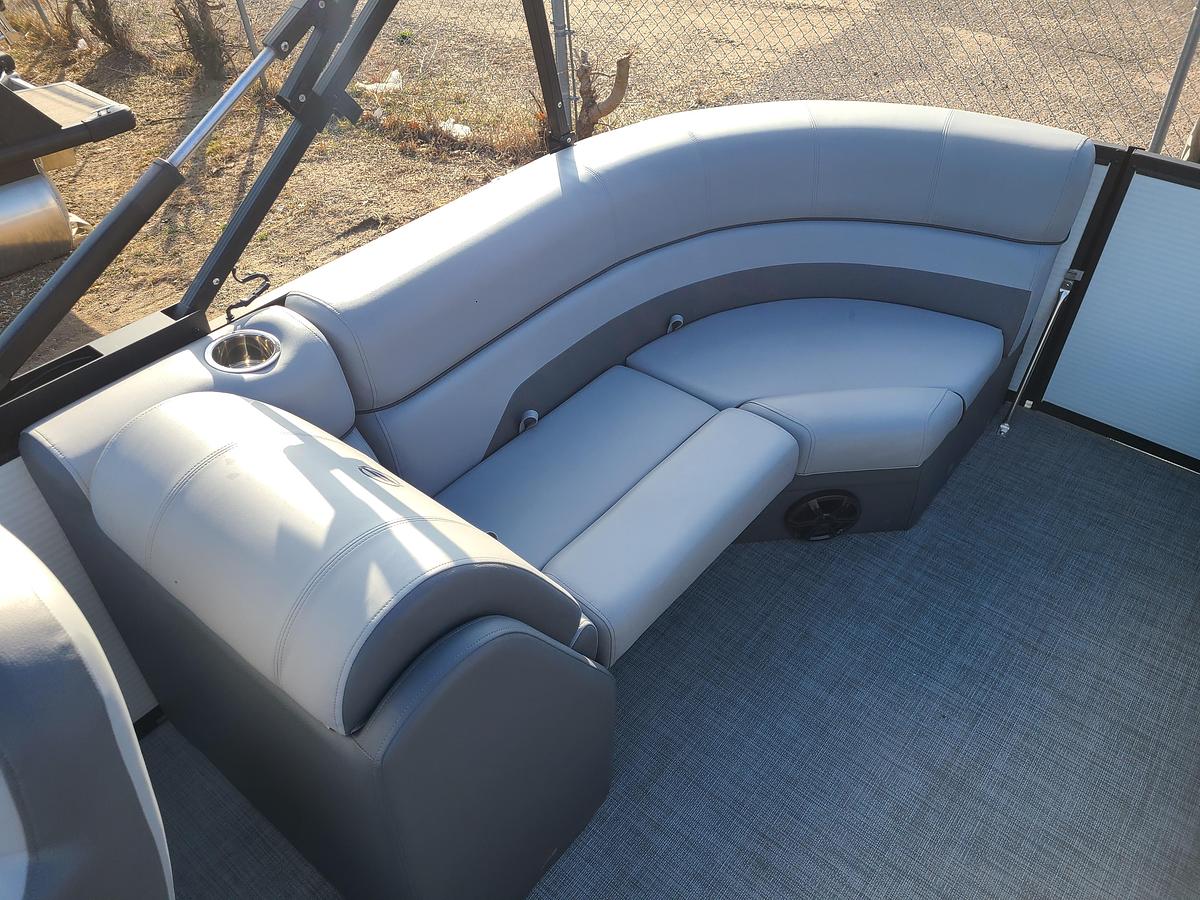 2026 Flagship Endurance E22CU Sportoon W/ Suzuki 200HP Motor **Demo Pontoon**