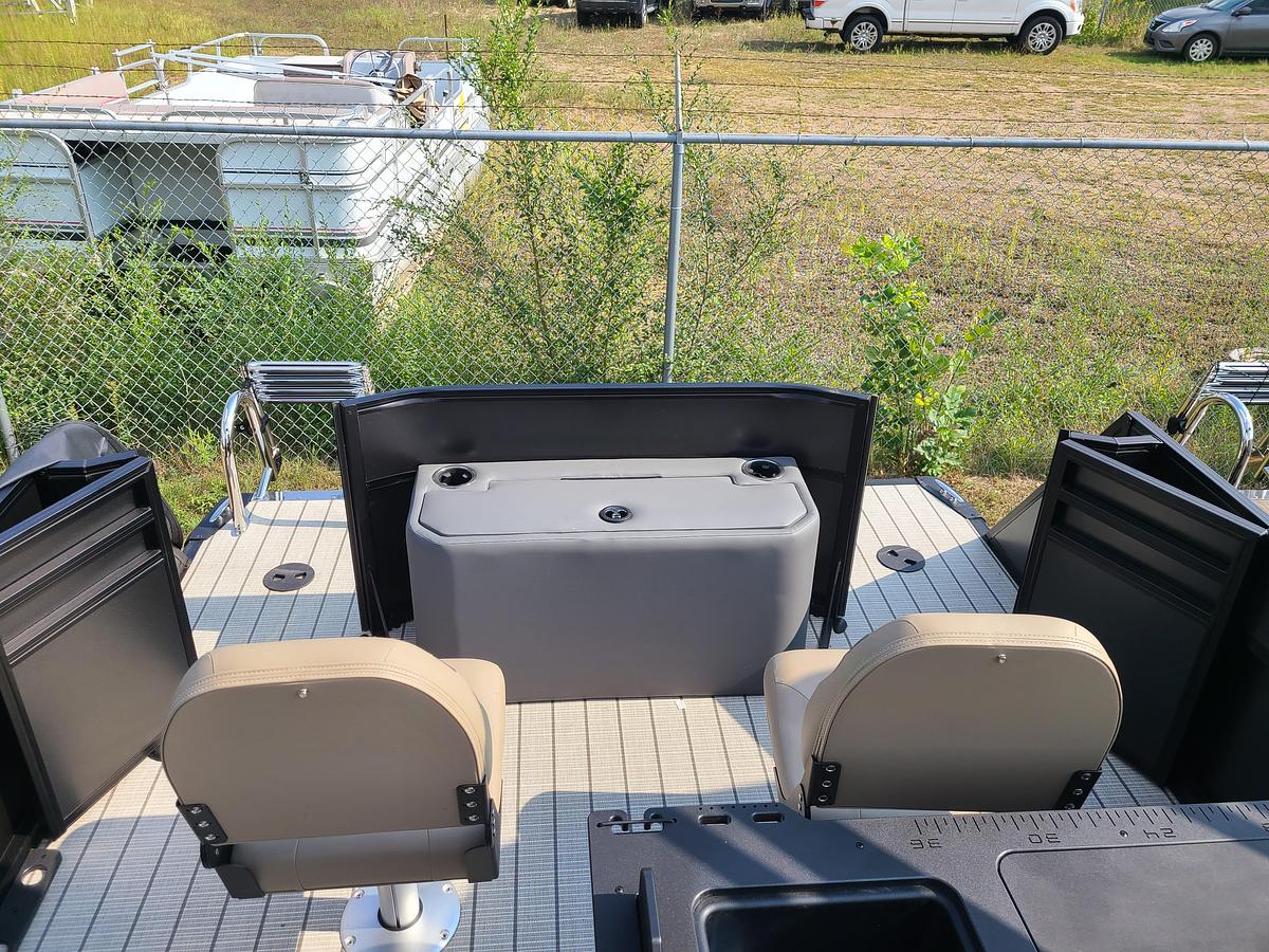 2026 Viaggio Lago V22R With A Suzuki 115HP Motor