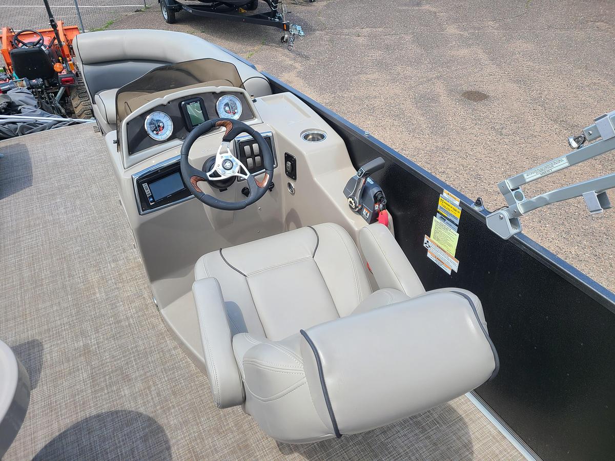Used 2015 Premier 221 Gemini With A 115HP Evinrude ETEC Motor