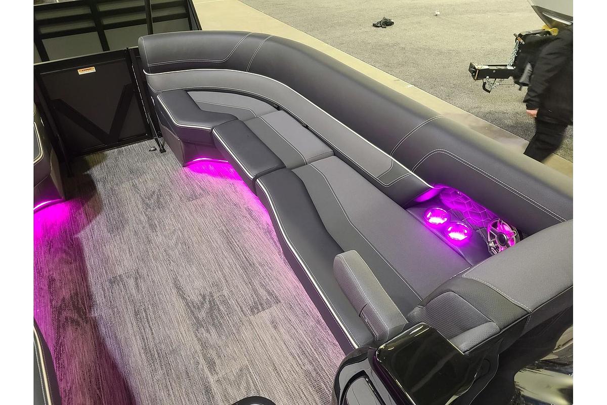 2025 Viaggio Diamante 26Q With A Dual Prop 350HP Suzuki Motor & Yacht Club Bunk Trailer