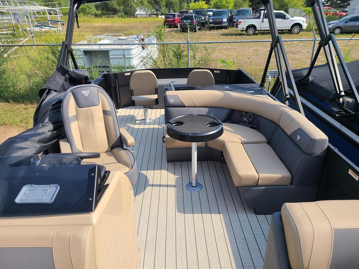 2026 Viaggio Lago V22R With A Suzuki 115HP Motor