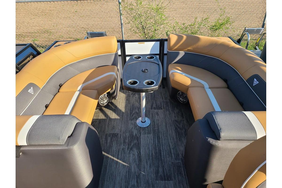2025 Viaggio Lago X22U With A 115HP Suzuki Stealth Motor