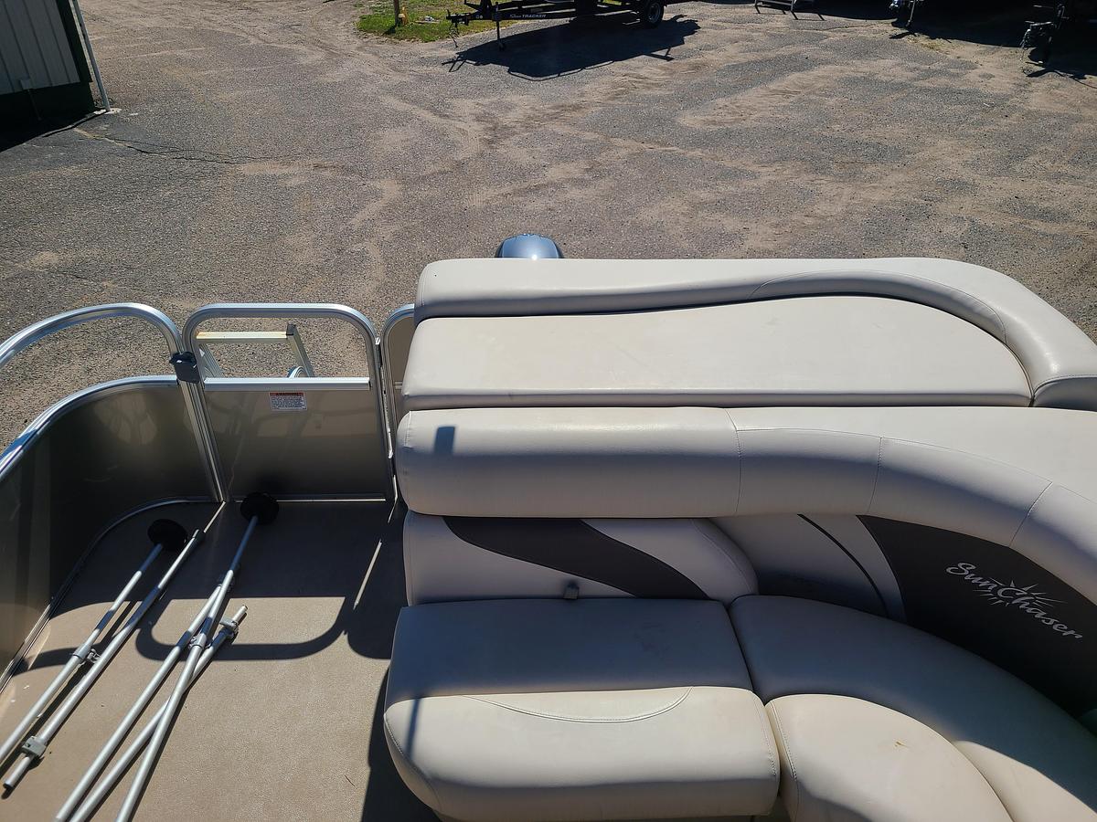 Used 2017 Sun Chaser 8520CRS With A 40HP Yamaha & Trailer