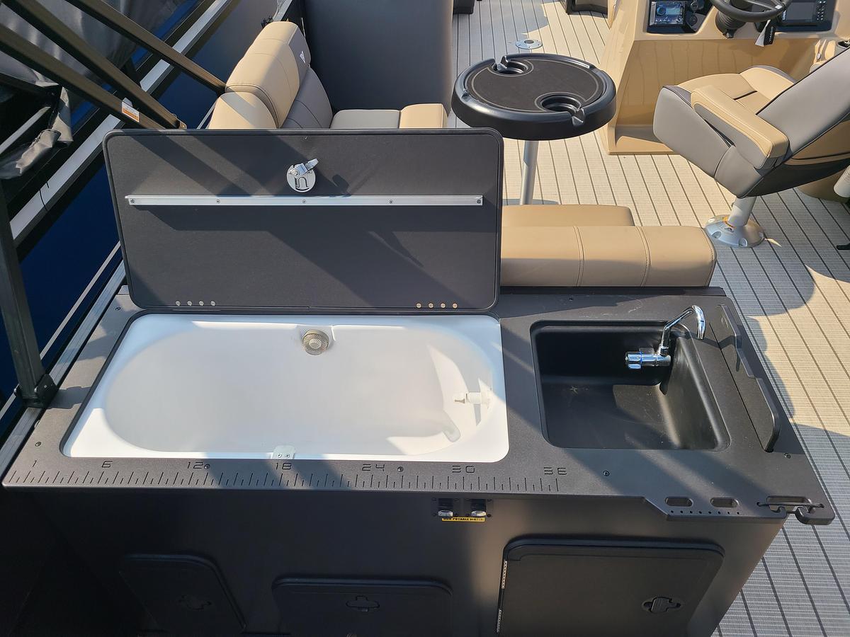 2026 Viaggio Lago V22R With A Suzuki 115HP Motor