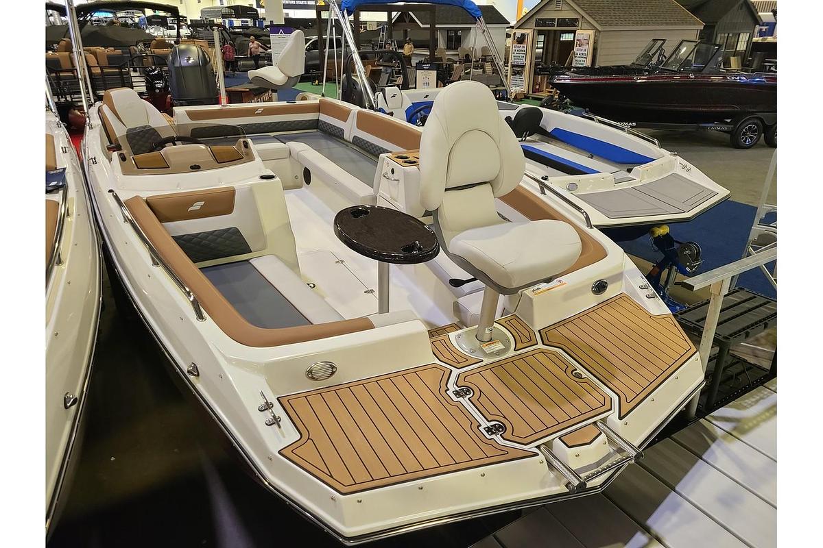2026 Starcraft SVX 211 OB With A 200HP Suzuki Motor