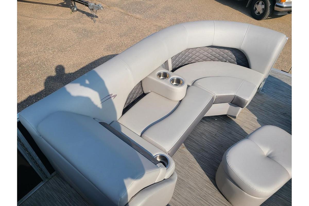 Used 2021 Bennington L22LSB Swingback W/ 90HP Yamaha