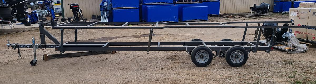Used 2018 Trophy T20-43 Tandem Axle Scissor Trailer