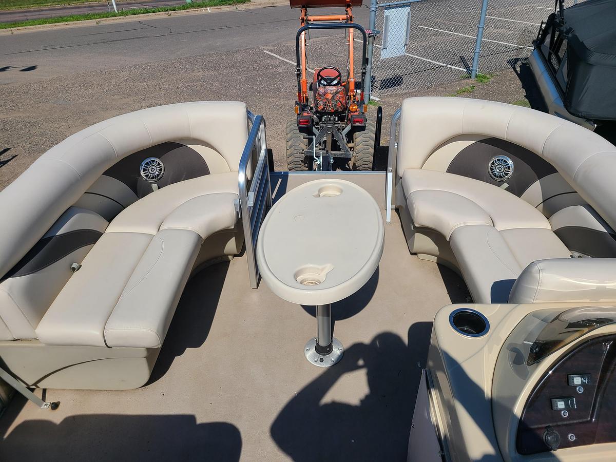 Used 2017 Sun Chaser 8520CRS With A 40HP Yamaha & Trailer