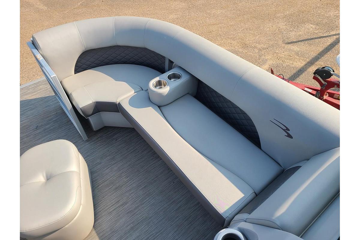 Used 2021 Bennington L22LSB Swingback W/ 90HP Yamaha