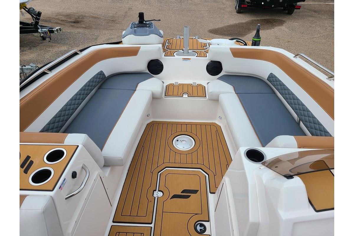2025 Starcraft SVX 191 Deck Boat W/ A 150HP Suzuki & Trailer