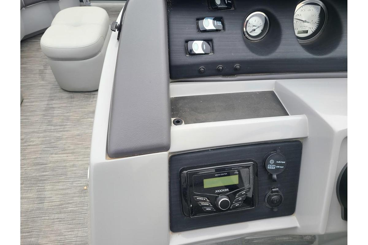 Used 2021 Bennington L22LSB Swingback W/ 90HP Yamaha