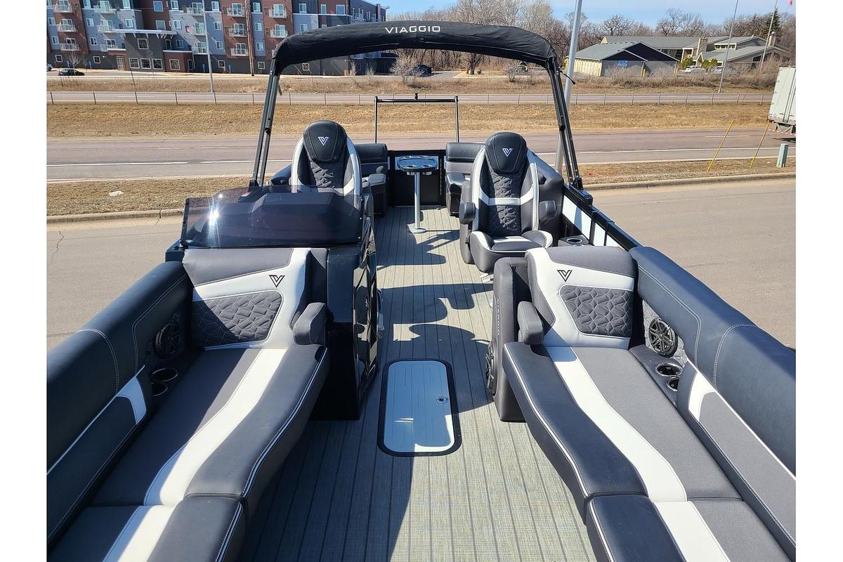 2025 Viaggio Diamante 26U With Suzuki 250HP Stealth Motor & Trailer