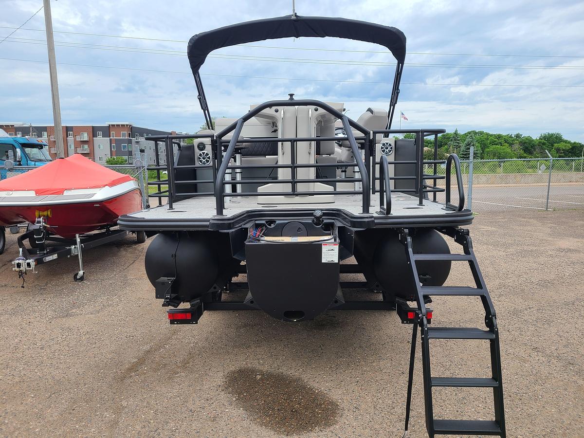 2026 Starcraft SLS-3 DL Bar With A 150HP Suzuki Motor
