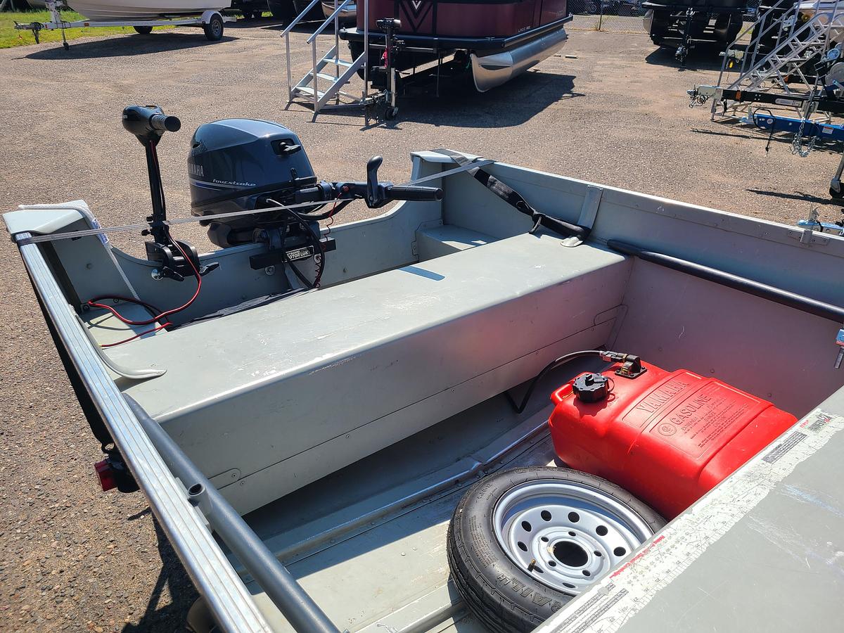 Used 2001 Alumacraft V-14 W/ A 2022 Yamaha 25HP Motor & Trailer