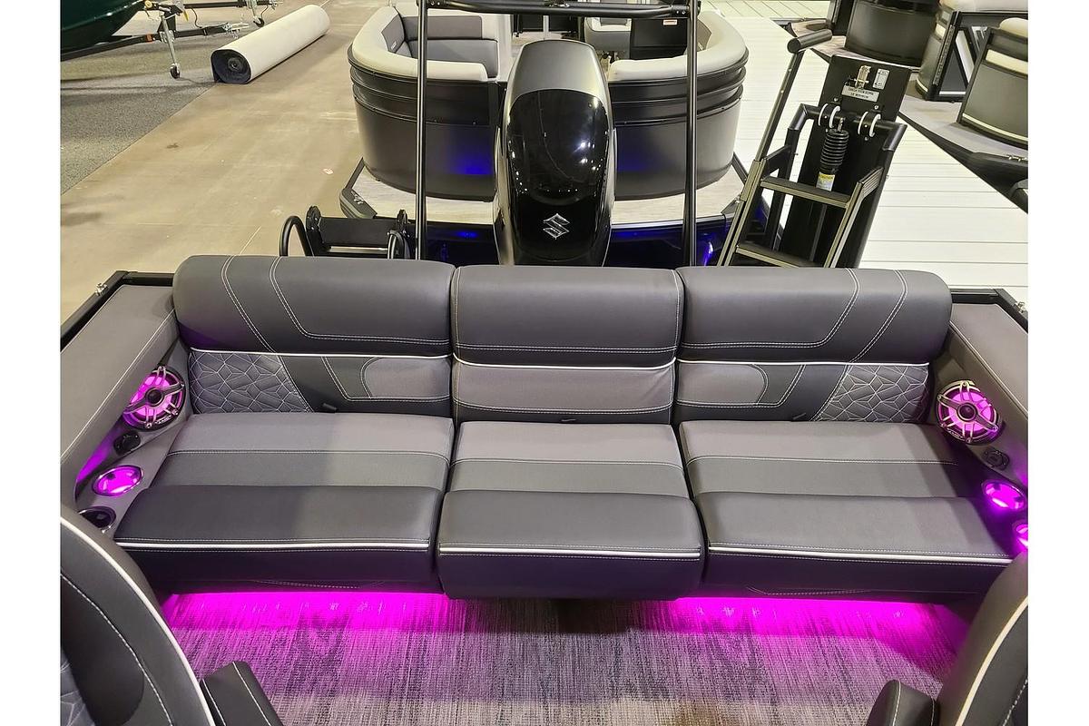 2025 Viaggio Diamante 26Q With A Dual Prop 350HP Suzuki Motor & Yacht Club Bunk Trailer