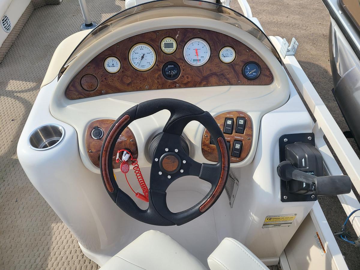 Used 2005 Starcraft Elite 206 With A 50HP Honda Motor & Bunk Trailer