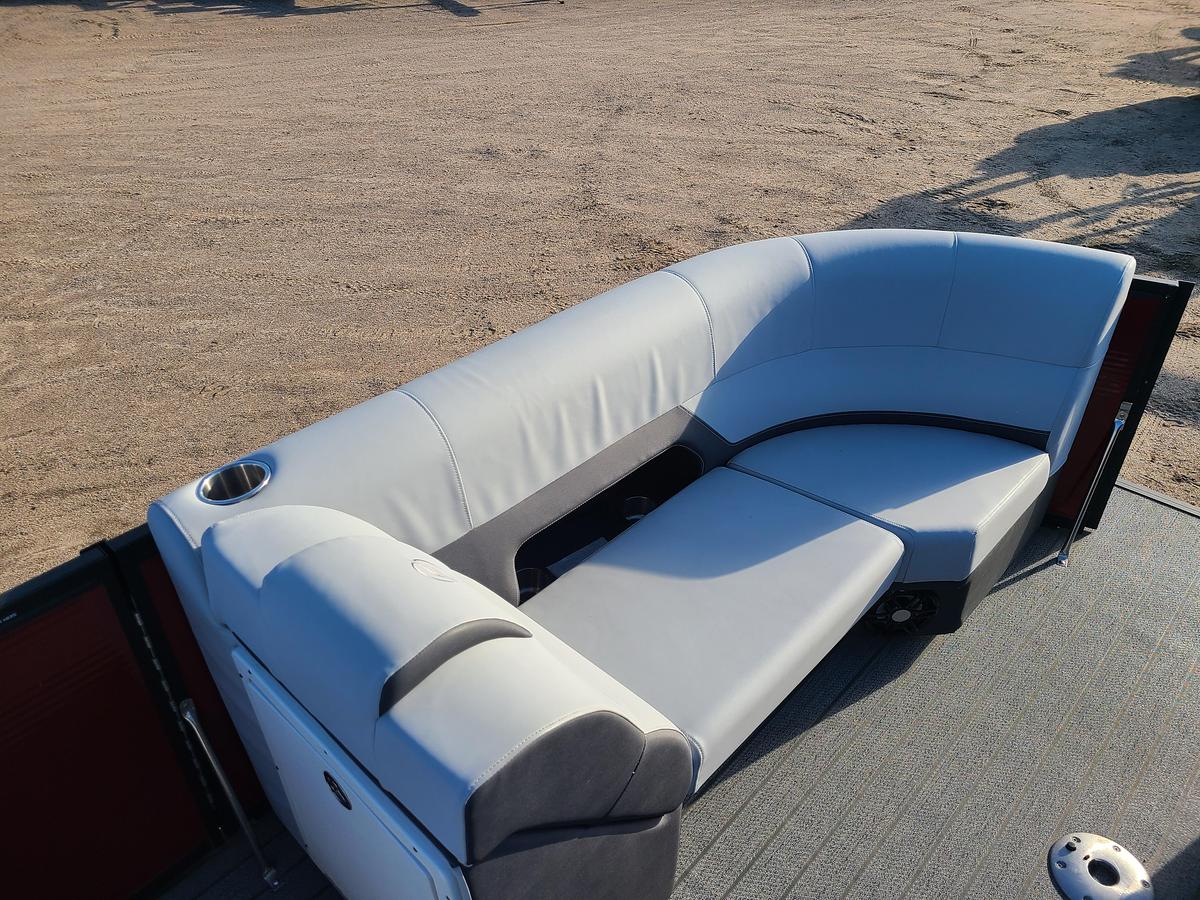 Used 2023 Flagship Discover D22CU With A 115HP Suzuki & Ultra L...
