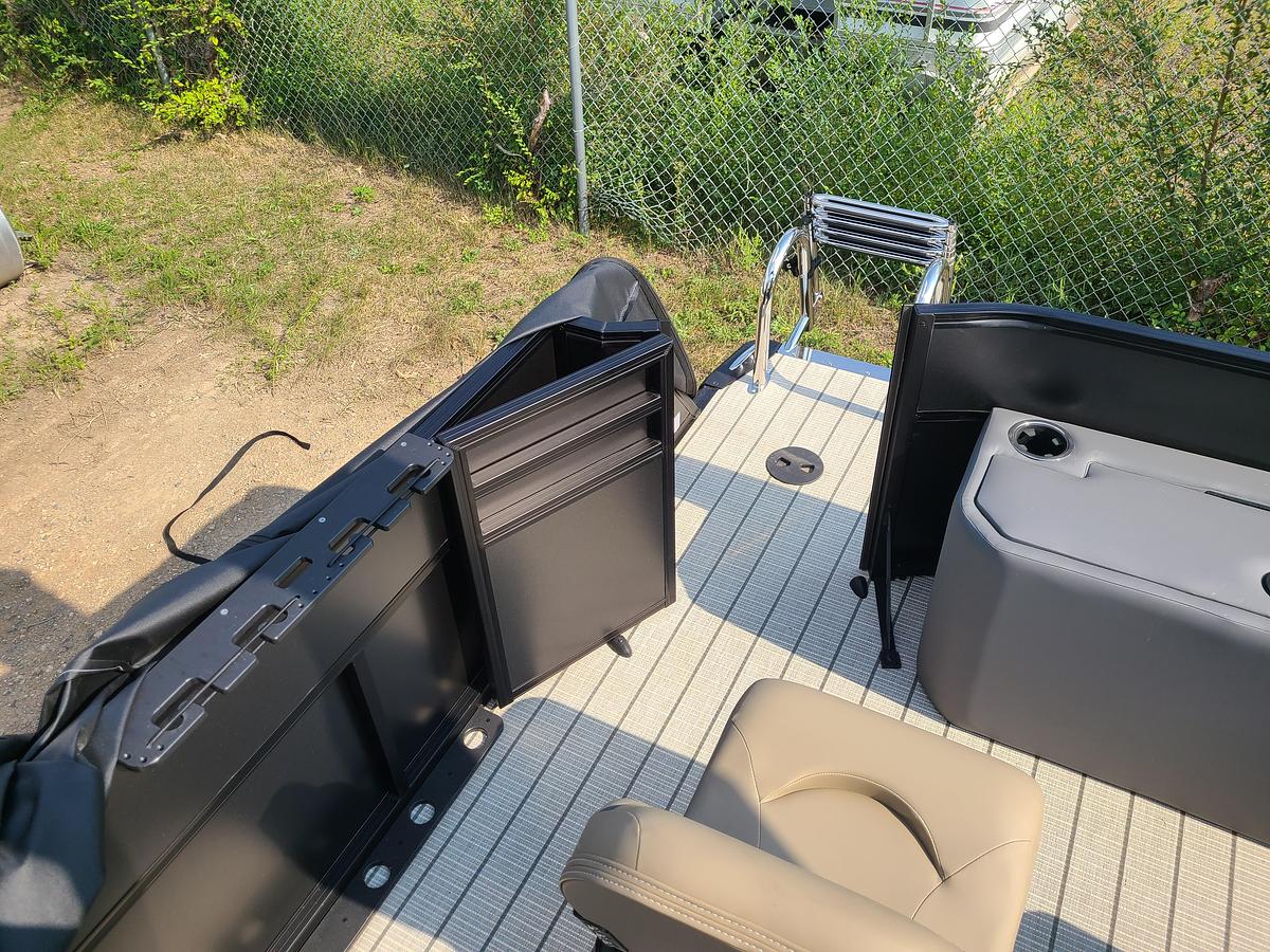 2026 Viaggio Lago V22R With A Suzuki 115HP Motor