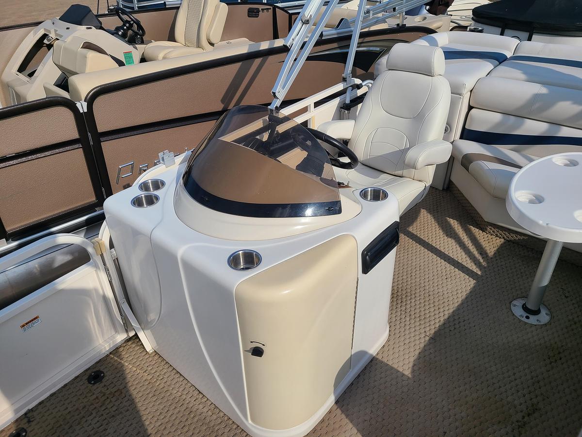 Used 2005 Starcraft Elite 206 With A 50HP Honda Motor & Bunk Trailer