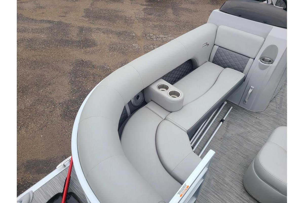 Used 2021 Bennington L22LSB Swingback W/ 90HP Yamaha