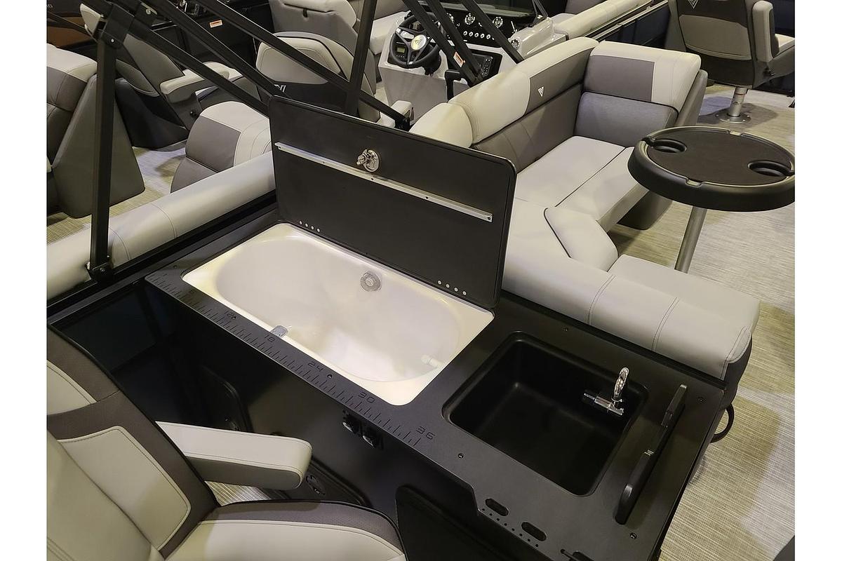 2026 Viaggio Lago V22F With A 115HP Suzuki Motor