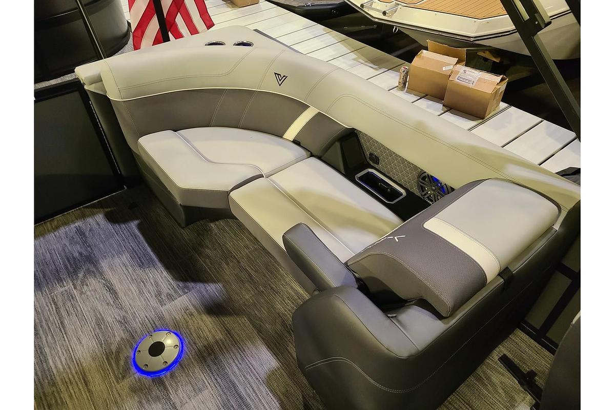2026 Viaggio Lago Z22U Tritoon W/ A Suzuki 150HP Motor