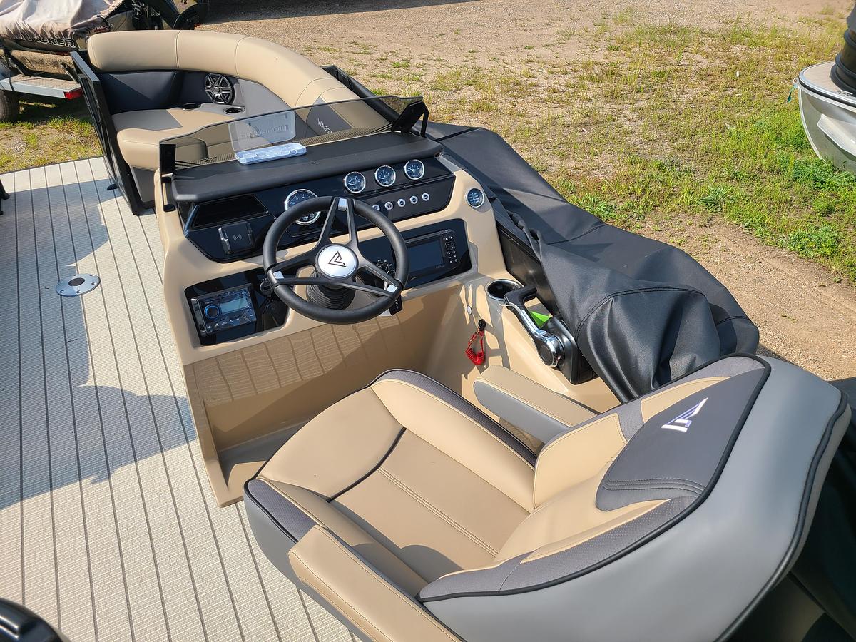 2026 Viaggio Lago V22R With A Suzuki 115HP Motor