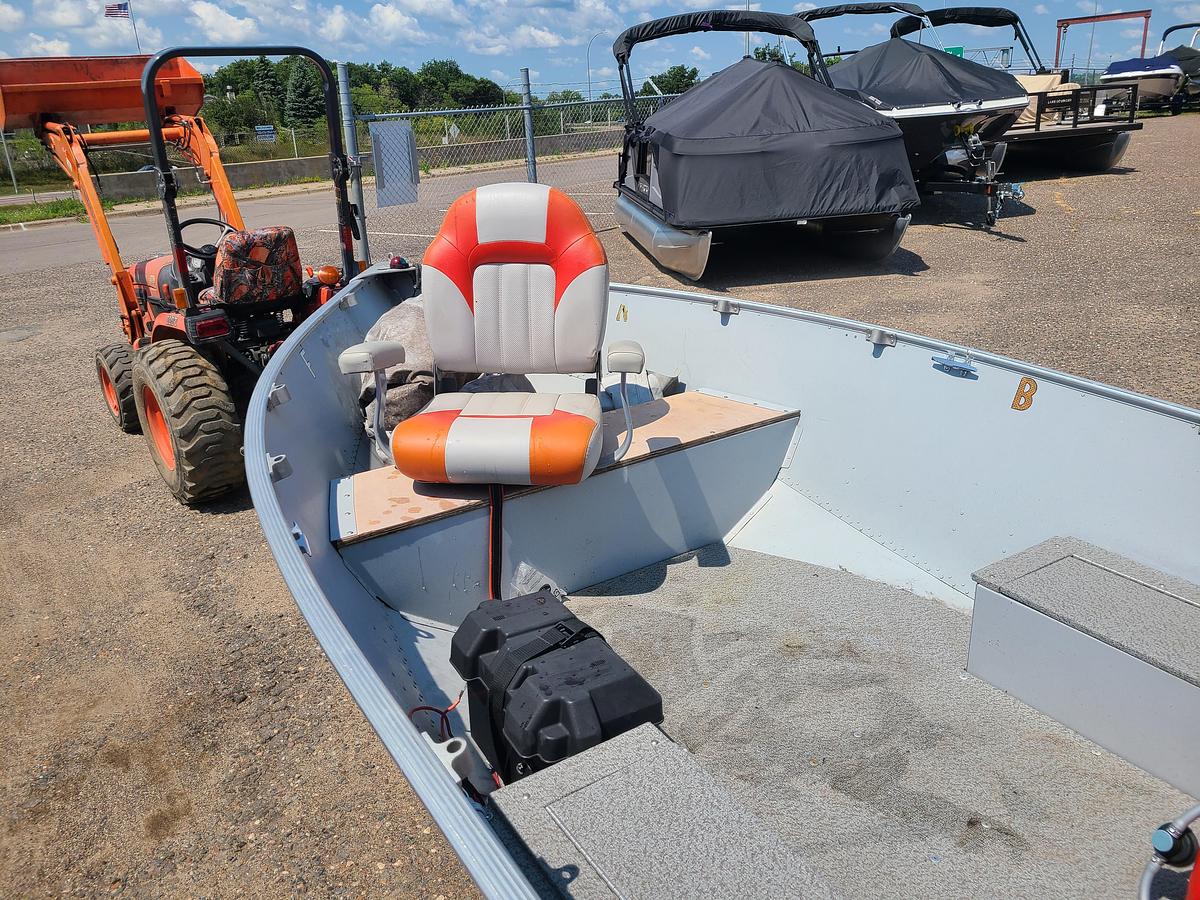 Used 2006 Lund WC-14DLX W/ A 2012 Mercury 25HP Motor & EZ Load'r Roller Trailer