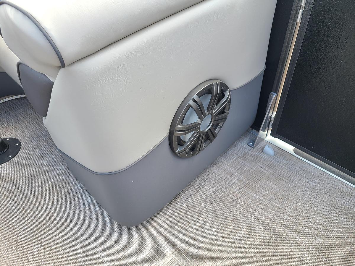 Used 2015 Premier 221 Gemini With A 115HP Evinrude ETEC Motor