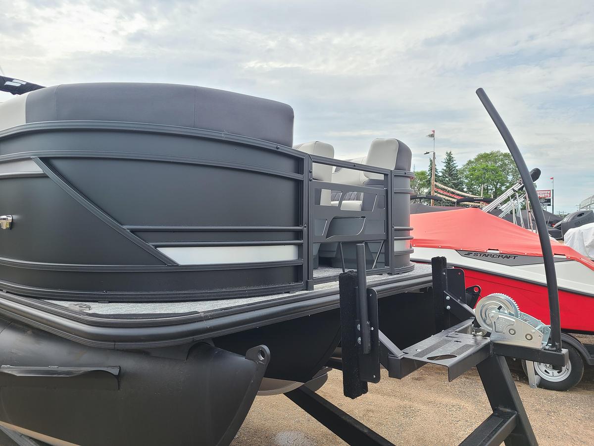 2026 Starcraft SLS-3 DL Bar With A 150HP Suzuki Motor