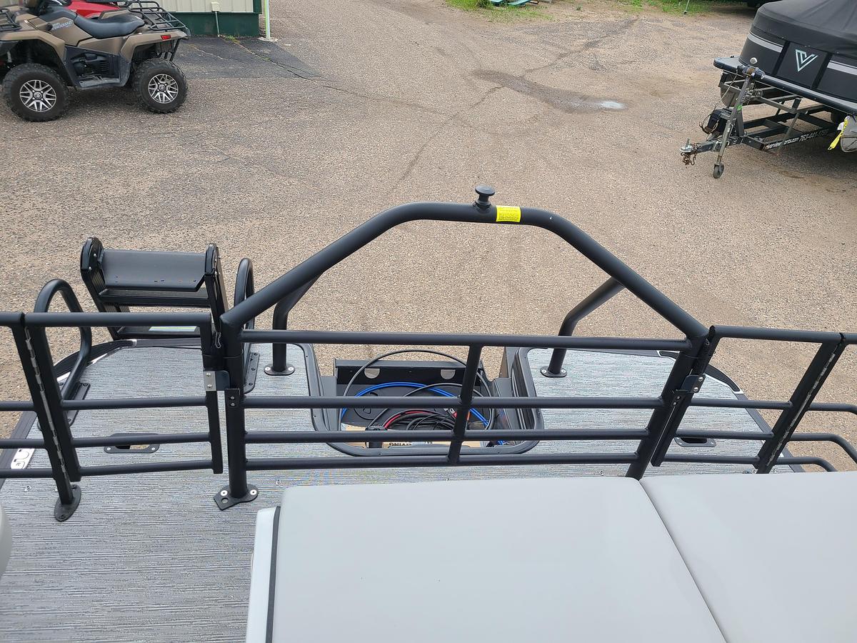 2026 Starcraft SLS-3 DL Bar With A 150HP Suzuki Motor
