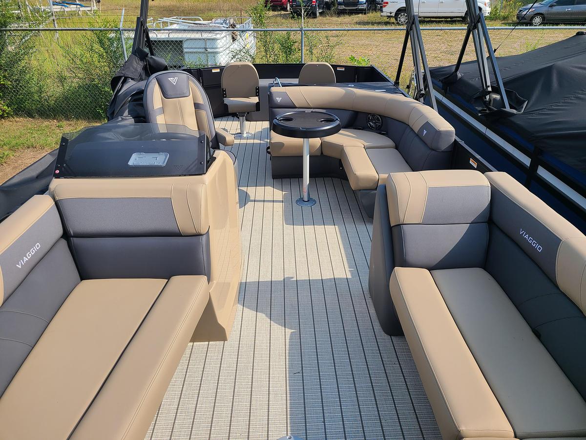 2026 Viaggio Lago V22R With A Suzuki 115HP Motor