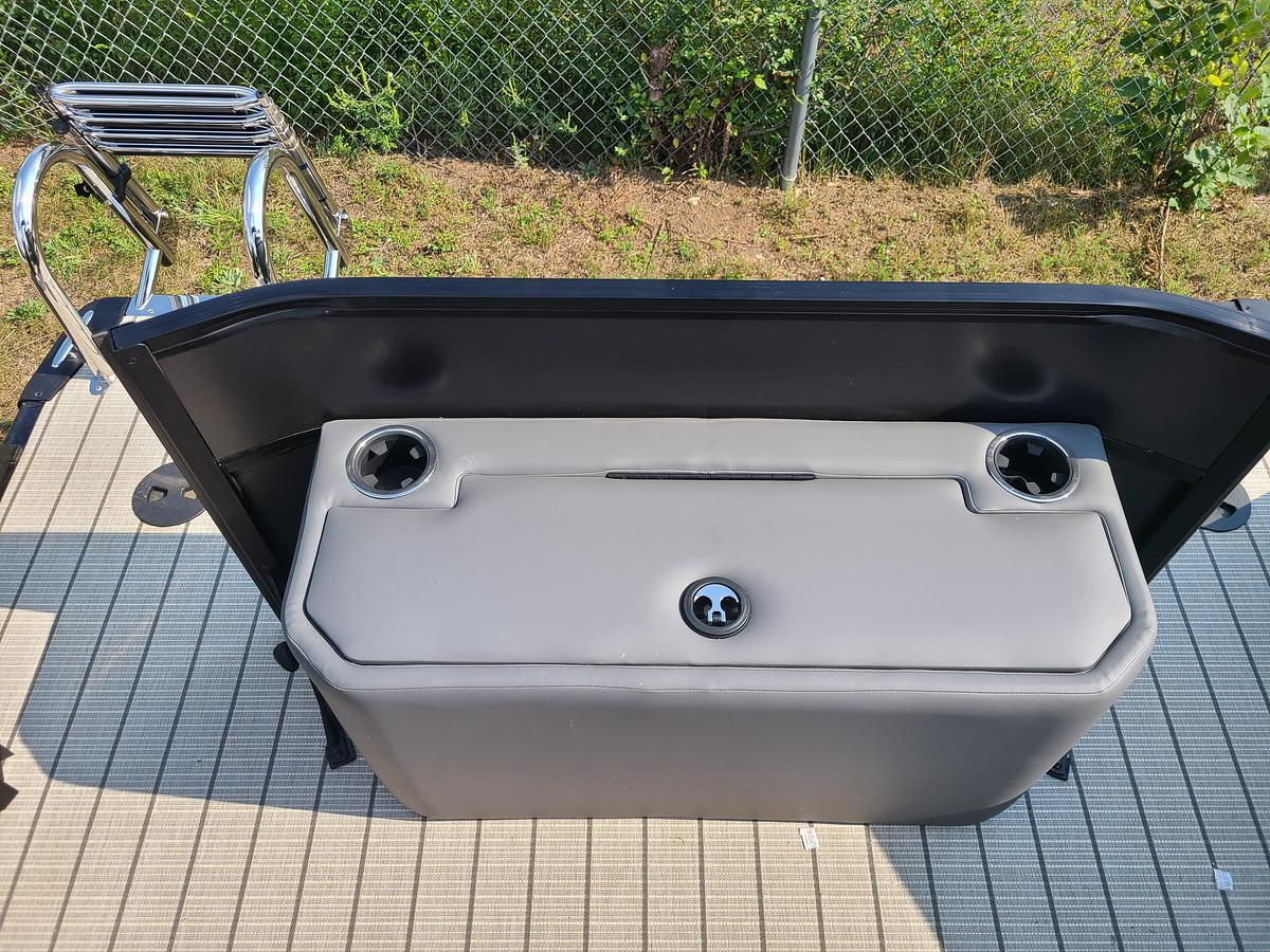 2026 Viaggio Lago V22R With A Suzuki 115HP Motor