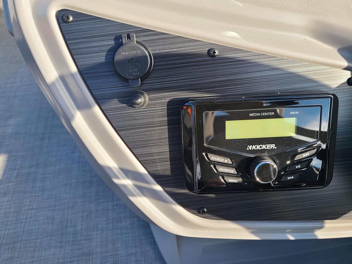 2026 Flagship Endurance E22CU Sportoon W/ Suzuki 200HP Motor **Demo Pontoon**