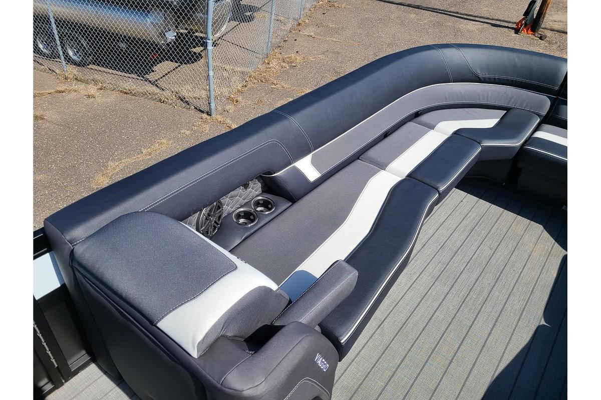 2025 Viaggio Diamante 26U With Suzuki 250HP Stealth Motor & Trailer