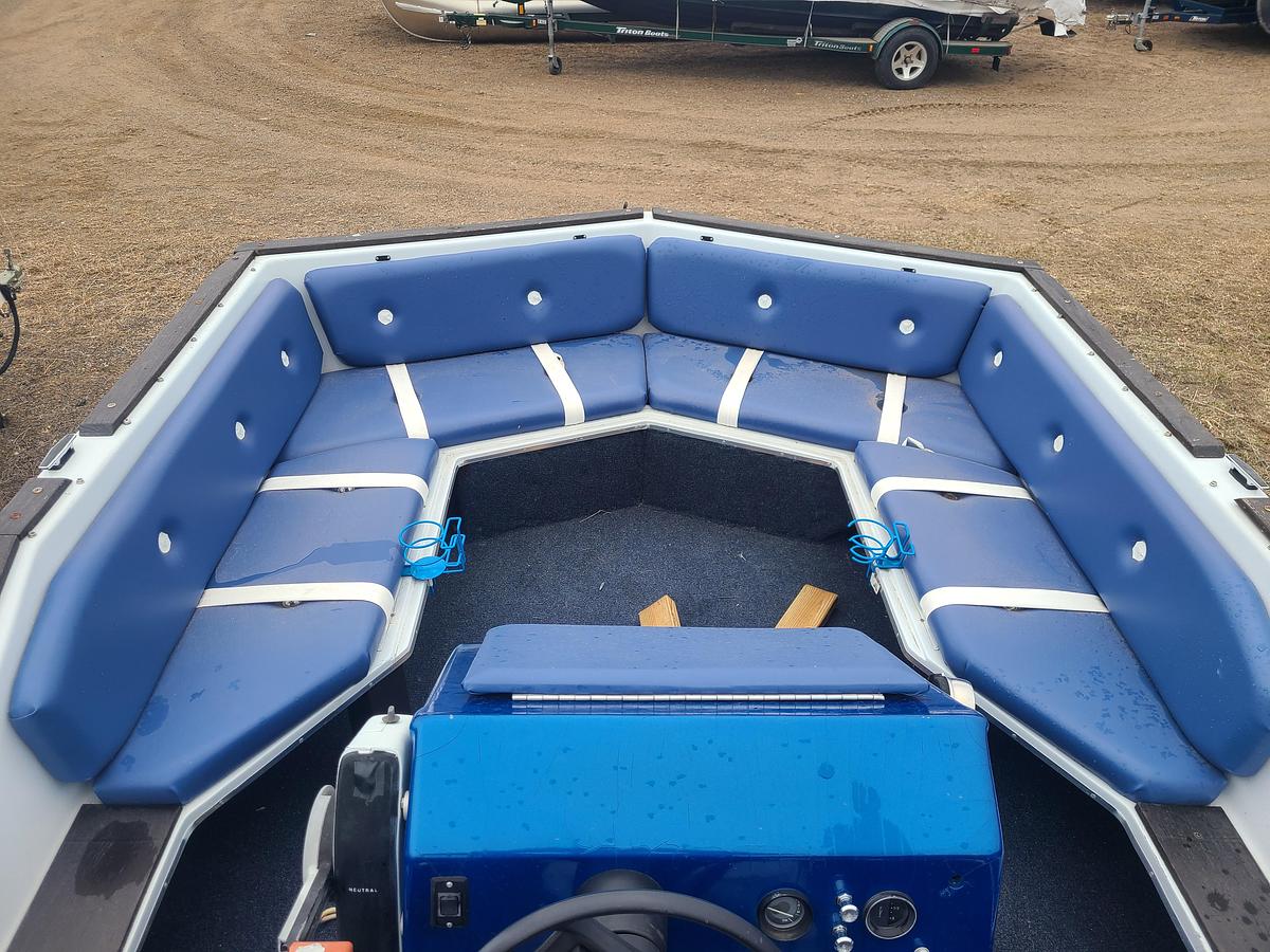 Used 1980 Sylvan 17' Deckboat