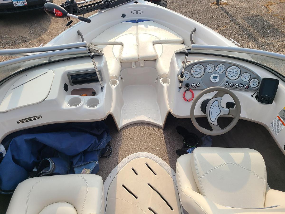 Used 2004 Tahoe Q4 Fish & Ski