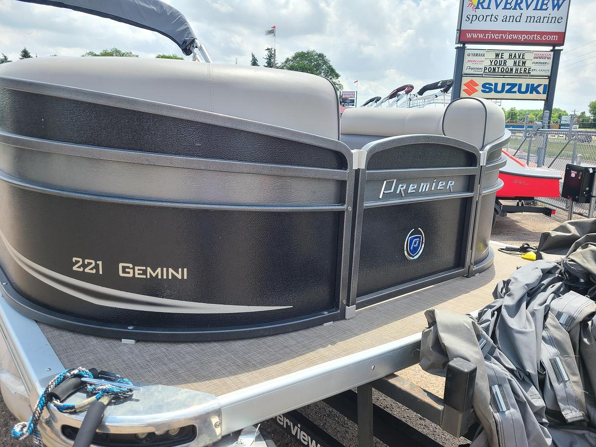 Used 2015 Premier 221 Gemini With A 115HP Evinrude ETEC Motor