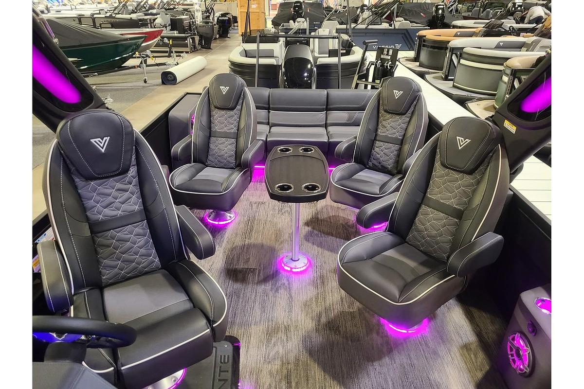 2025 Viaggio Diamante 26Q With A Dual Prop 350HP Suzuki Motor & Yacht Club Bunk Trailer