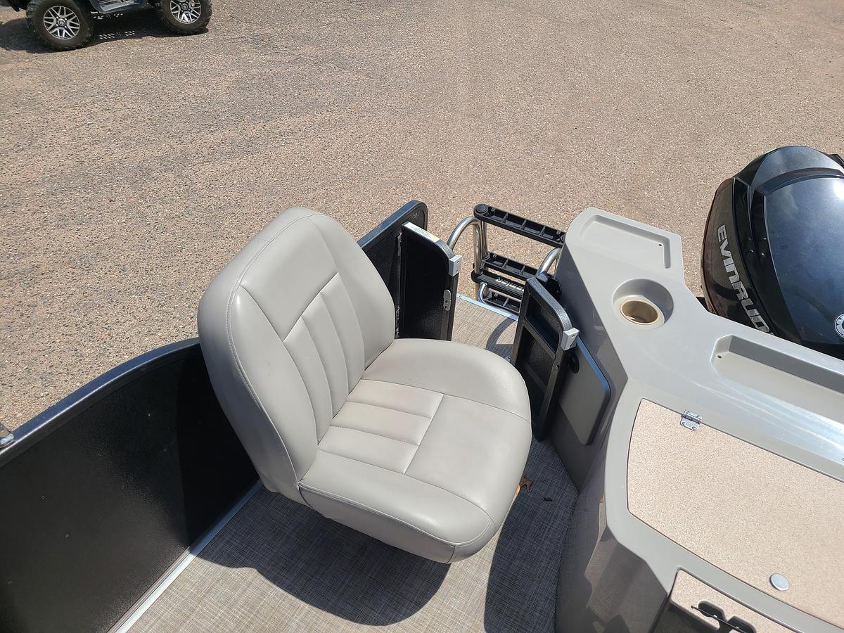 Used 2015 Premier 221 Gemini With A 115HP Evinrude ETEC Motor