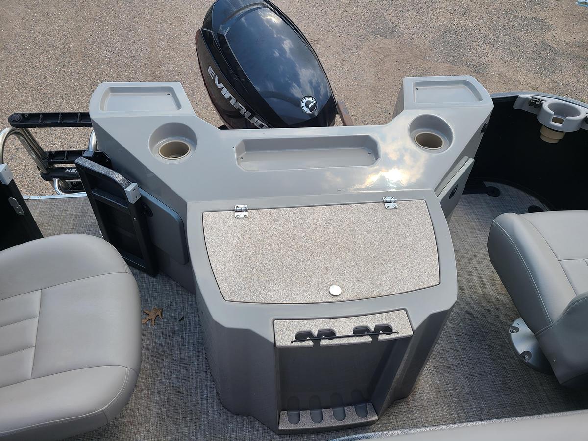 Used 2015 Premier 221 Gemini With A 115HP Evinrude ETEC Motor