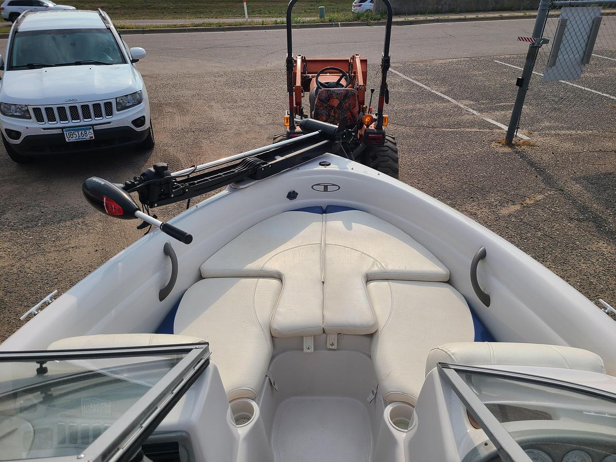 Used 2004 Tahoe Q4 Fish & Ski