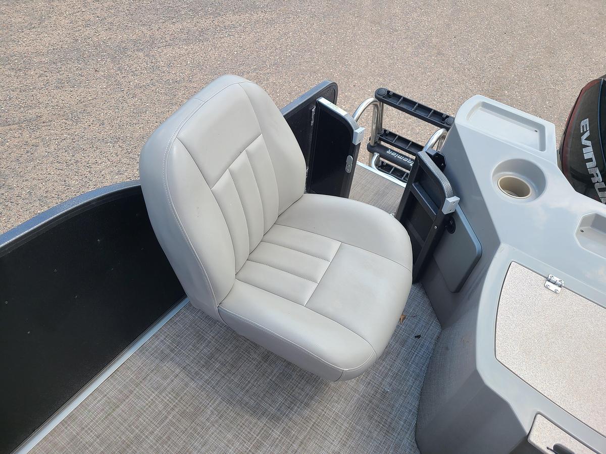 Used 2015 Premier 221 Gemini With A 115HP Evinrude ETEC Motor
