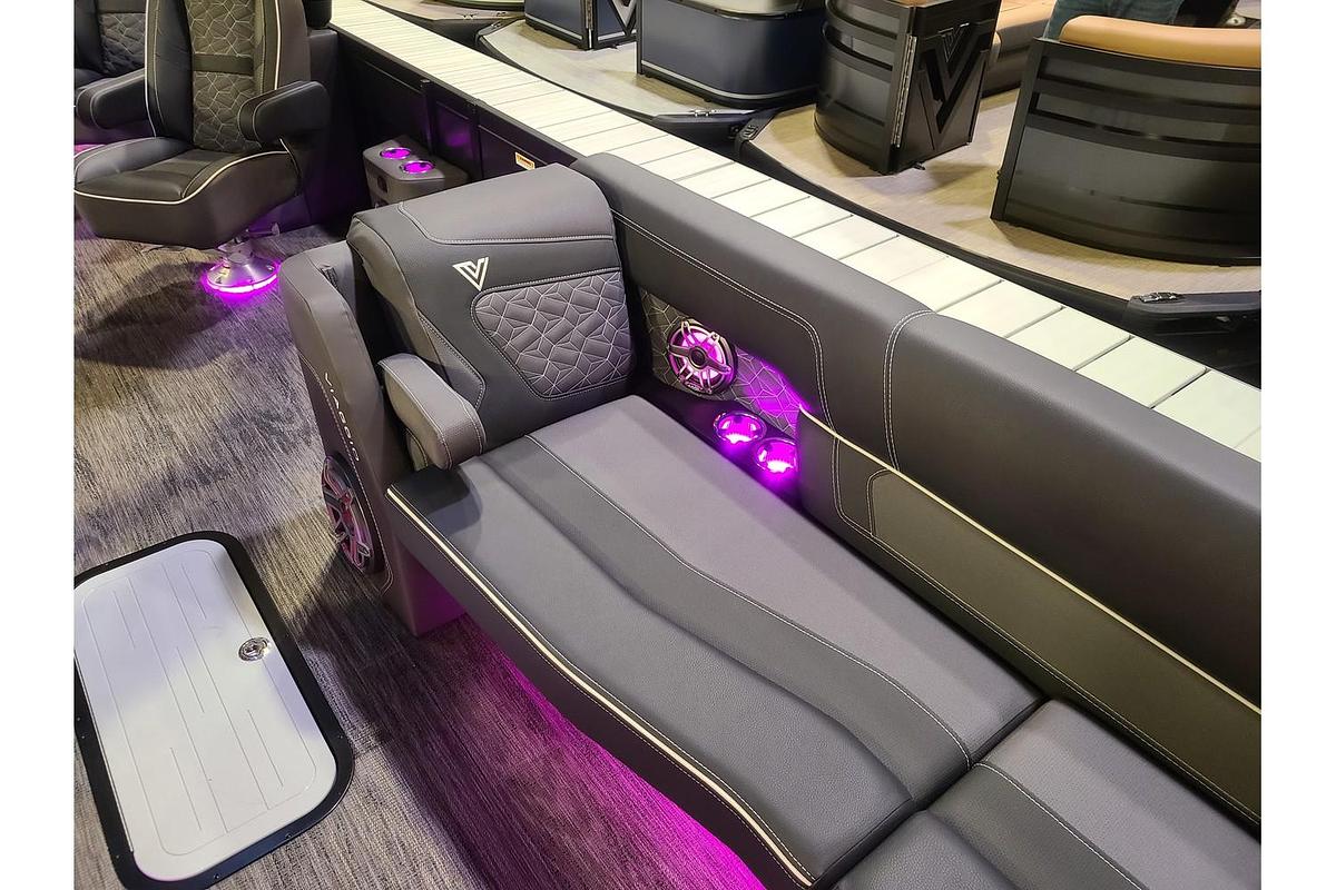 2025 Viaggio Diamante 26Q With A Dual Prop 350HP Suzuki Motor & Yacht Club Bunk Trailer