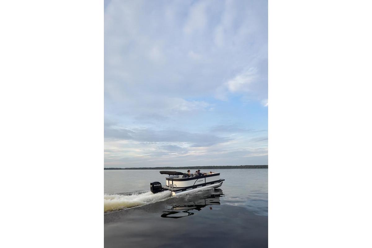 2026 Flagship Endurance E22CU Sportoon W/ Suzuki 200HP Motor Demo